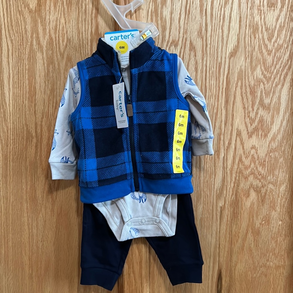 Carter’s Infant 3 piece set for Fall & Winter. Size 6 month